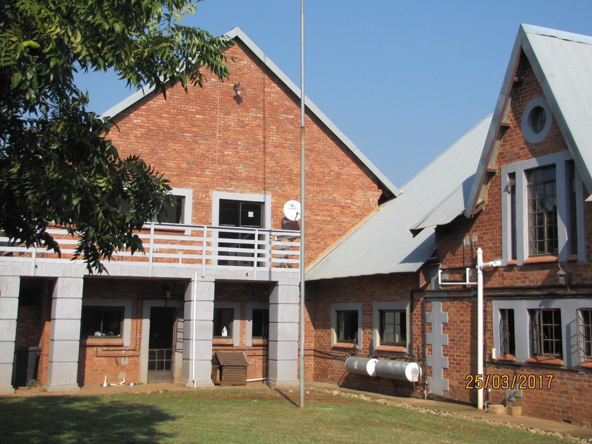 Millstream Inn Guest House Skeerpoort Exterior photo