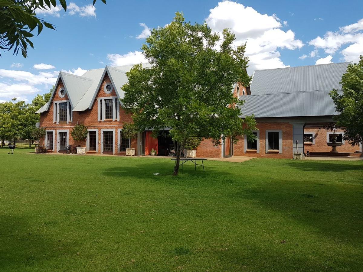 Millstream Inn Guest House Skeerpoort Exterior photo